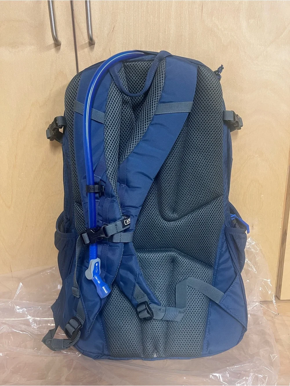 BRAND NWT CamelBak Navy Blue Cloud Walker 18 Backpack